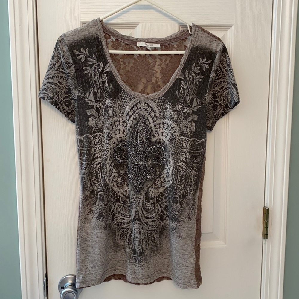 Miss Me Lace back fitted Tshirt, size Medium